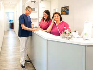 hausarzt-chirurg-schwabstedt-wacker-empfang